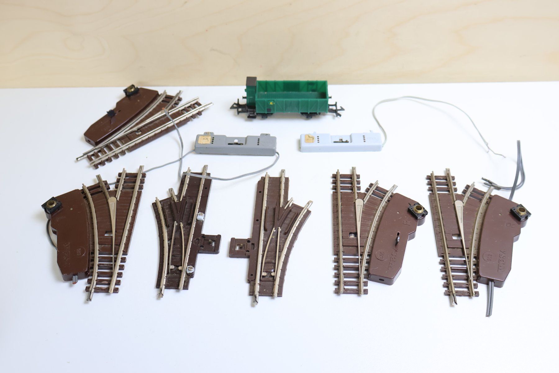 Wesa Modellini di ferrovie: WESA 6 x Weichen + Güterwagen + Kabel - Modellbahn – Usato da Winterthur venduto da Monstera 1
