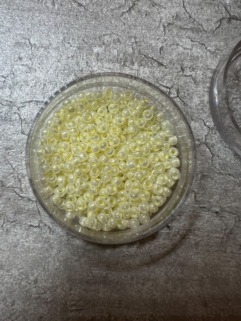 Perle (finte): Rocailles - Perlen Farbe Gelb / 2,6 mm – Nuovo (secondo la descrizione) da Stein AG venduto da Anastasia_Asya