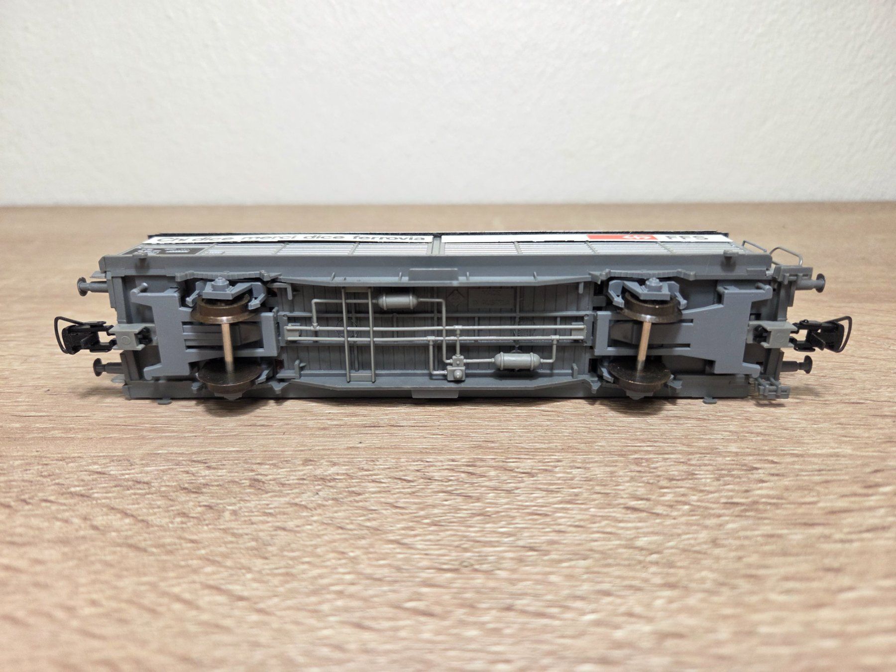 Roco Modellini di ferrovie: Roco Güterwagen SBB H0 (16) – Usato da St-Aubin-Sauges venduto da Lo_Go 2