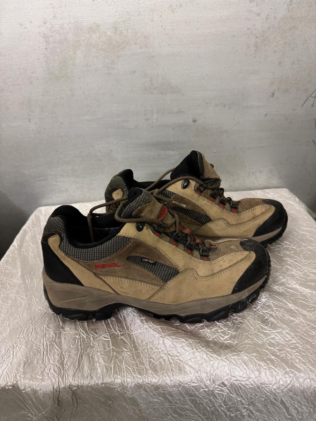 Meindl Herrenschuhe: Meindl Wanderschuhe Gore-Tex Grösse 42 gebraucht – Neu (gemäss Beschreibung) aus Schlieren von Stadtammannamt_8952