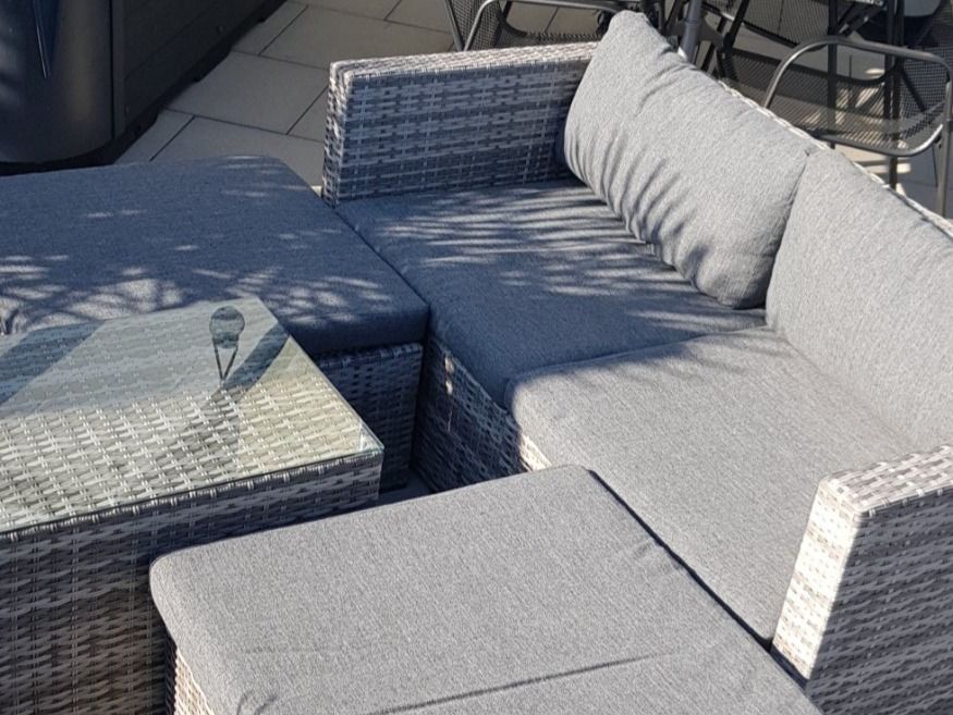 Rattan Lounge (150 cm x 150 cm), 1 Jahr alt, wenig gebraucht Kaufen