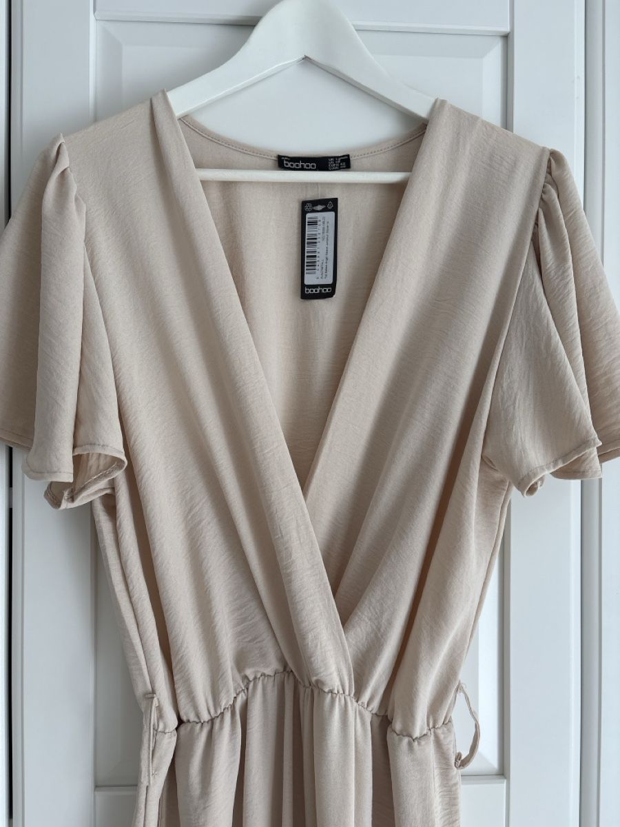 Tute: Beige Jumpsuit, Boohoo, 40 – Usato da Azmoos venduto da alix001 1