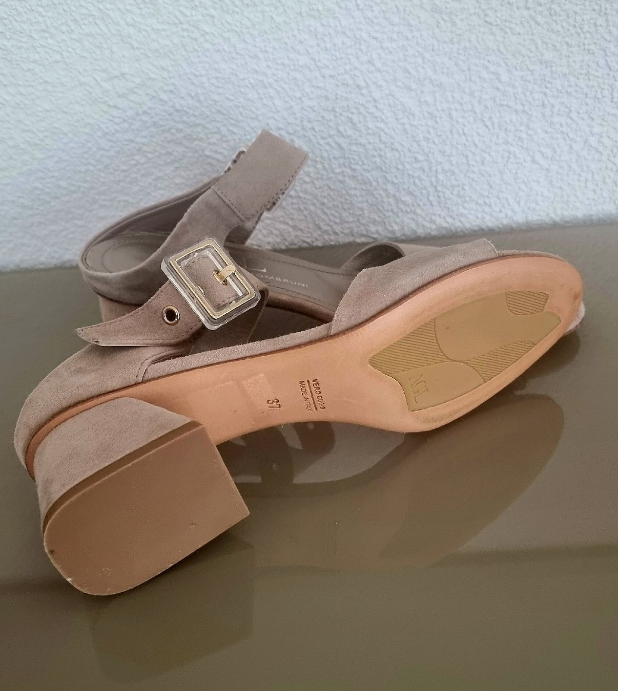 AGL Scarpe da donna: AGL Sandale 37 Wildleder taupe – Nuovo e nell'imballaggio originale da Untereggen venduto da cla_kb2w 5