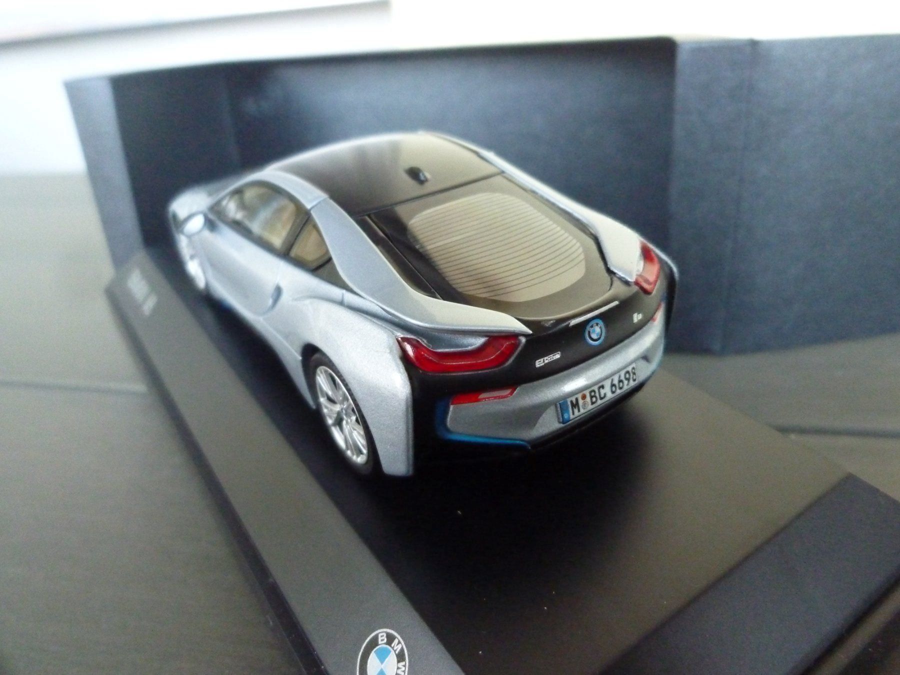 Modellini d'auto: BMW i8 – Nuovo e nell'imballaggio originale da Flawil venduto da Imperiosud 3