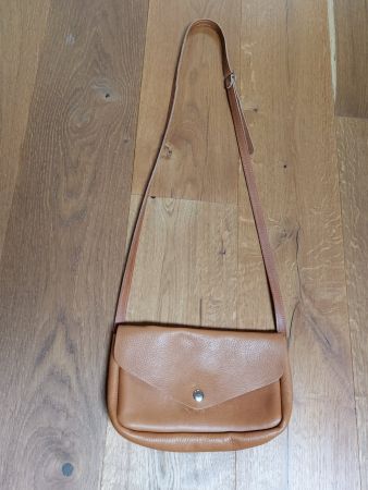 Umhängetasche aus Leder von Keecie