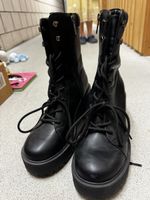 Stiefeletten Guess schwarz Plateau Schnürung Reissverschluss