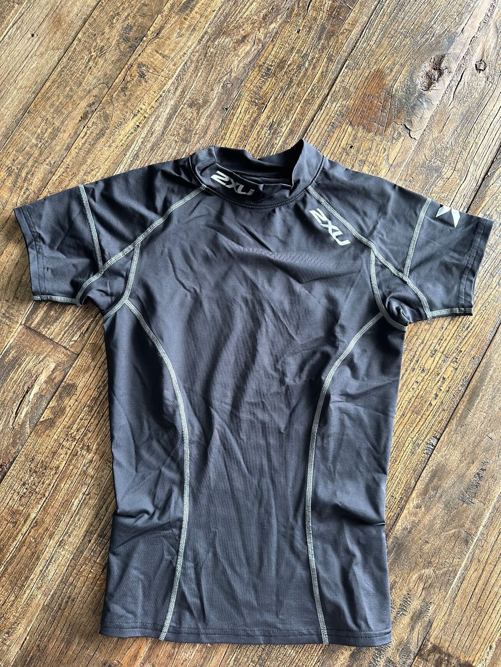 Top: 2XU Top S schwarz/grau neu – Nuovo (secondo la descrizione) da Wollerau venduto da NinaWollerau