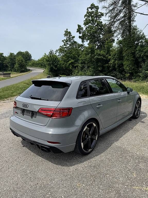 Autos: Audi RS3  – D'occasion à St-Légier-Chiésaz par jul_9gj2 2