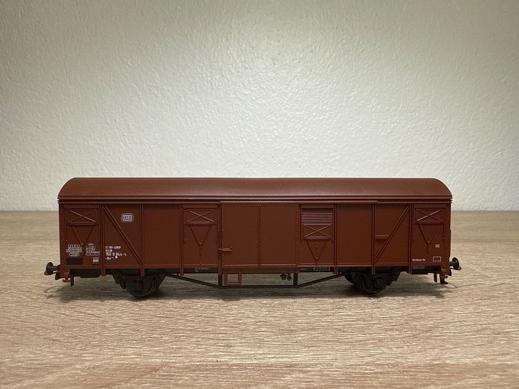 Roco Modellini di ferrovie: Roco Güterwagen DB H0 (84) – Usato da St-Aubin-Sauges venduto da Lo_Go 1