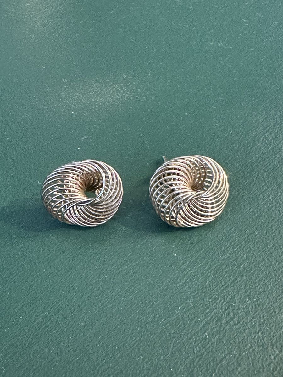 Orecchini pendenti & Orecchini a lobo: Ohrstecker goldfarbend gewickeltes Design – Usato da Zürich venduto da YviKno