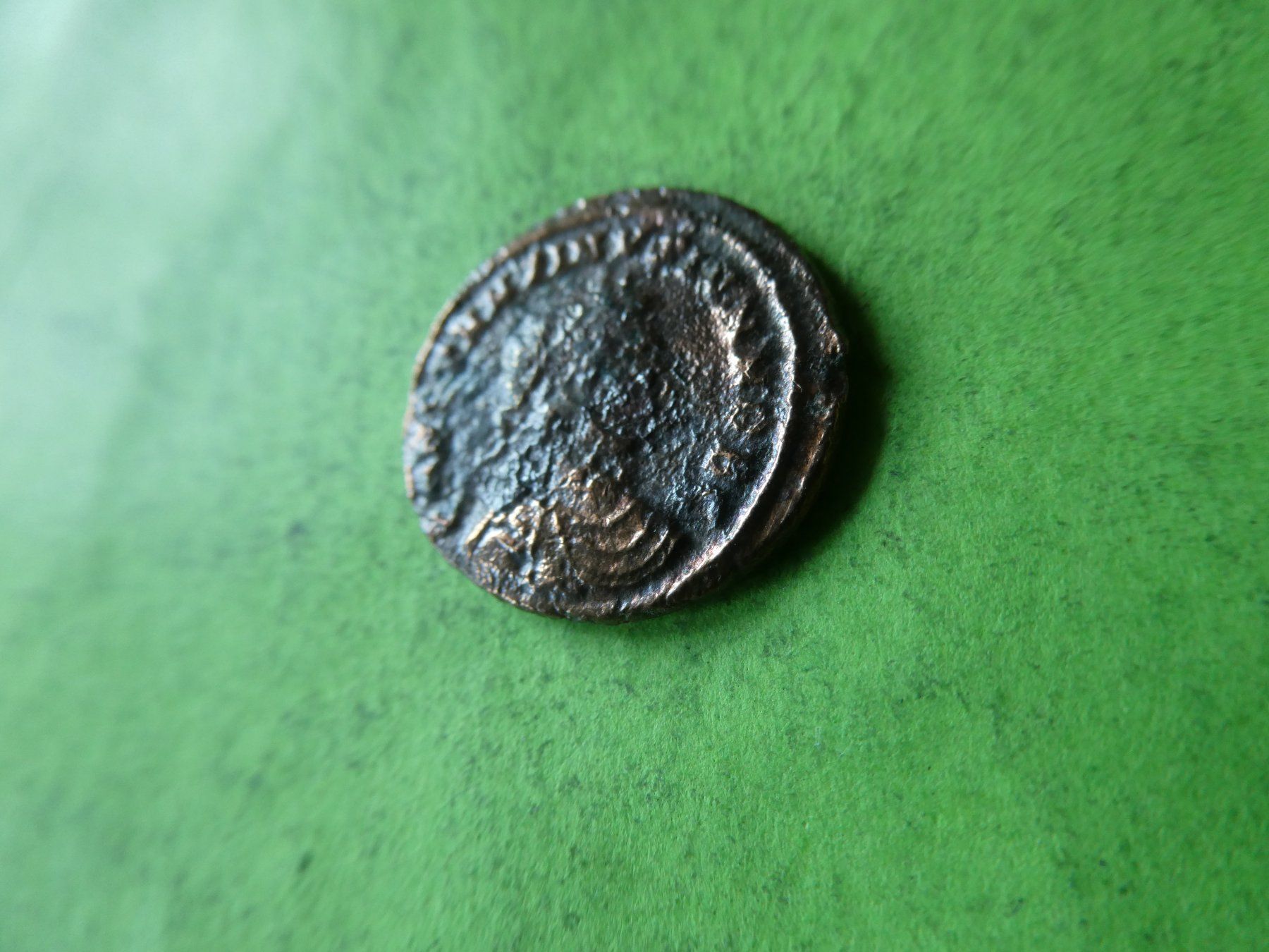 Tutti le monete: uralte Bronzemünze Stadttor  19 mm     2,99 g – Usato da Hinterforst venduto da Rohusri 3
