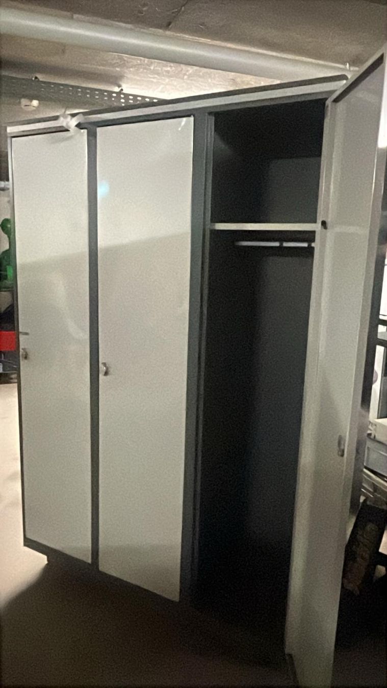 Lista Guardaroba: Lista Graderobenschrank, Spind 3fach – Usato da Berlingen venduto da mar_j9wt 2