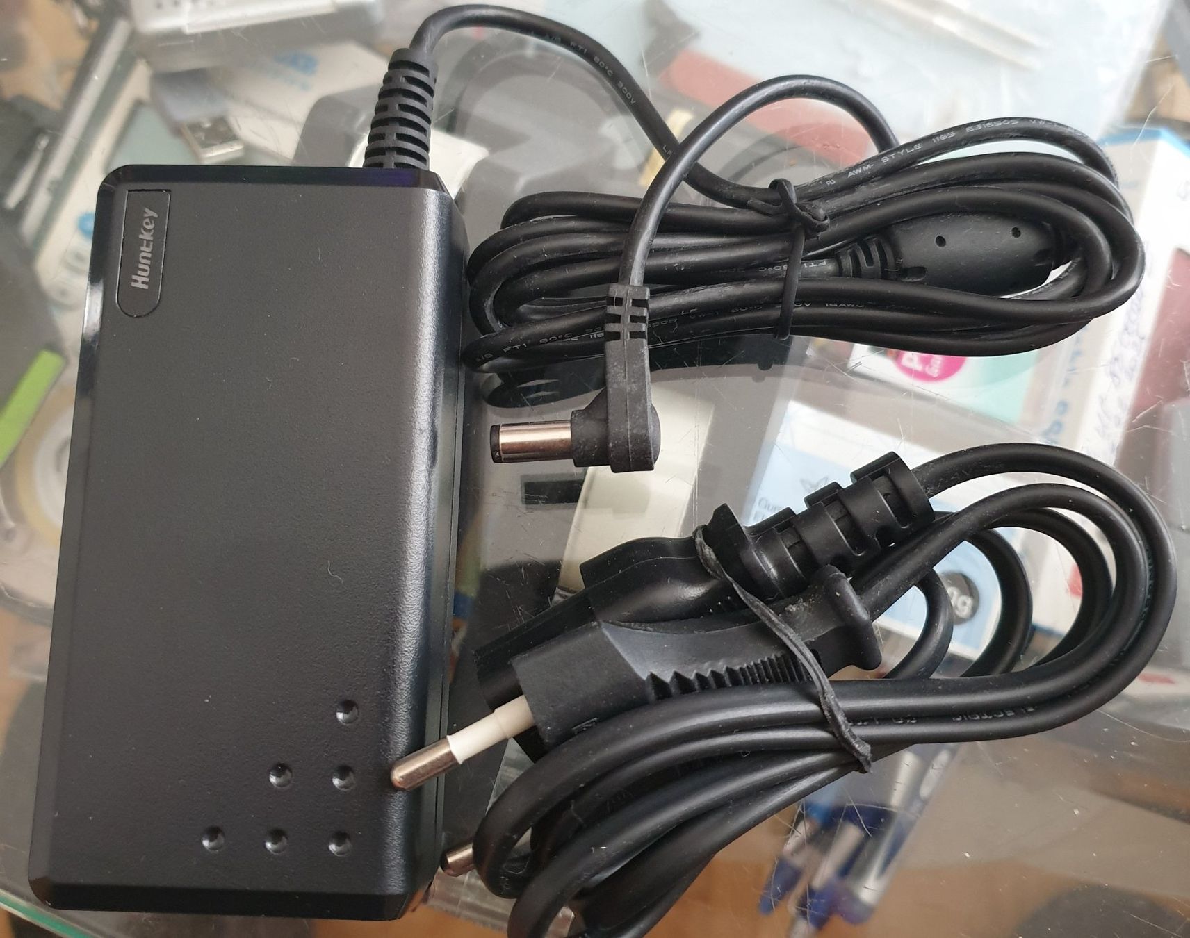 Ladegeräte: Netzadapter 230VAC auf 12V/3A DC Fabrikneu – Neu und originalverpackt aus Horw von Arta20000