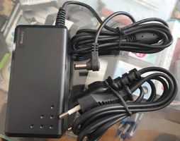 Netzadapter 230VAC auf 12V/3A DC Fabrikneu