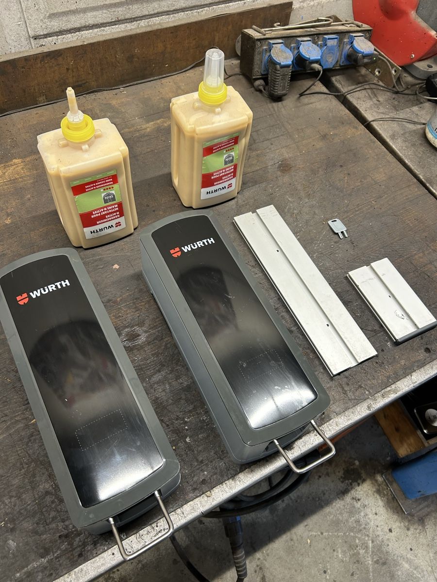 Portasapone: Garage Würth Seifenspender – Usato da Gampelen venduto da ste_r6hj 1