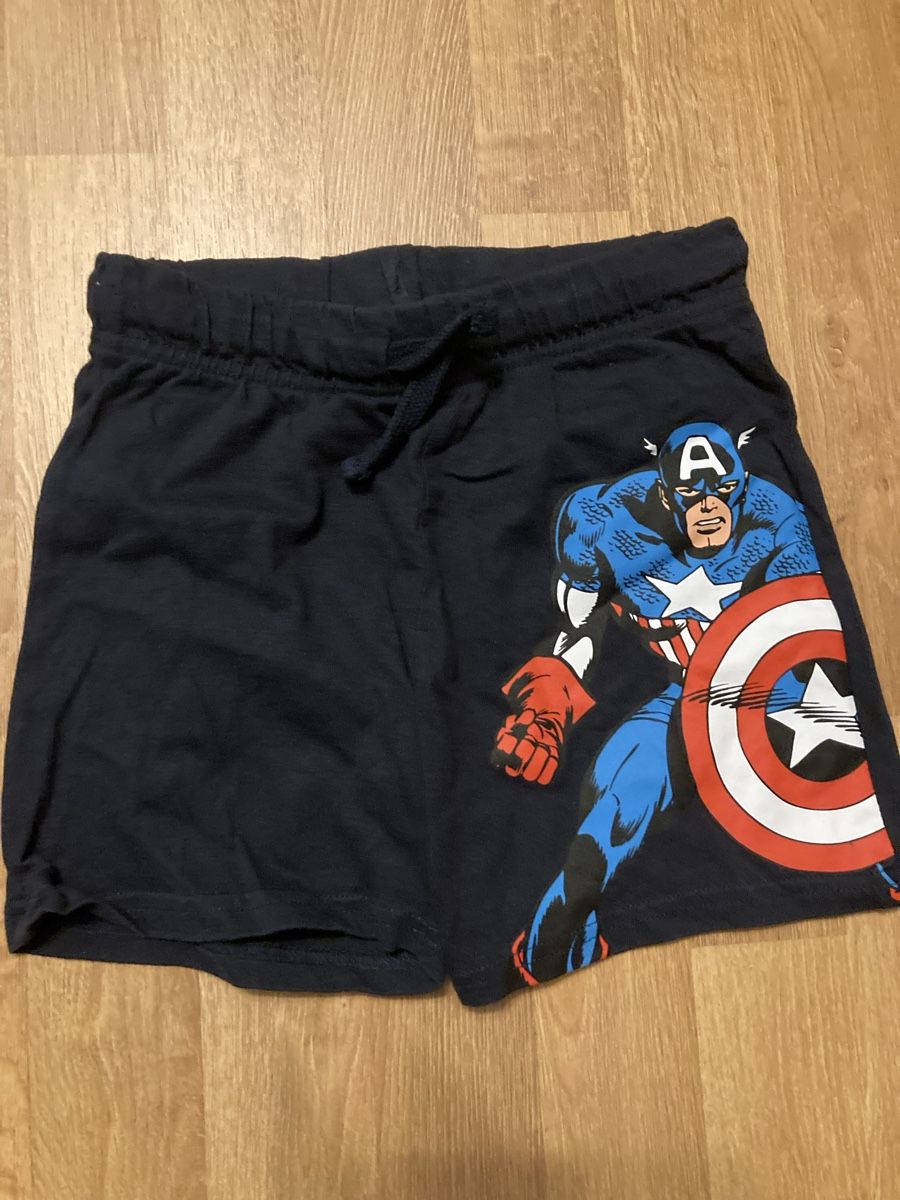 Hosen: Kinder Avengers Shorts Gr.110 – Gebraucht aus Emmenbrücke von JJ_89