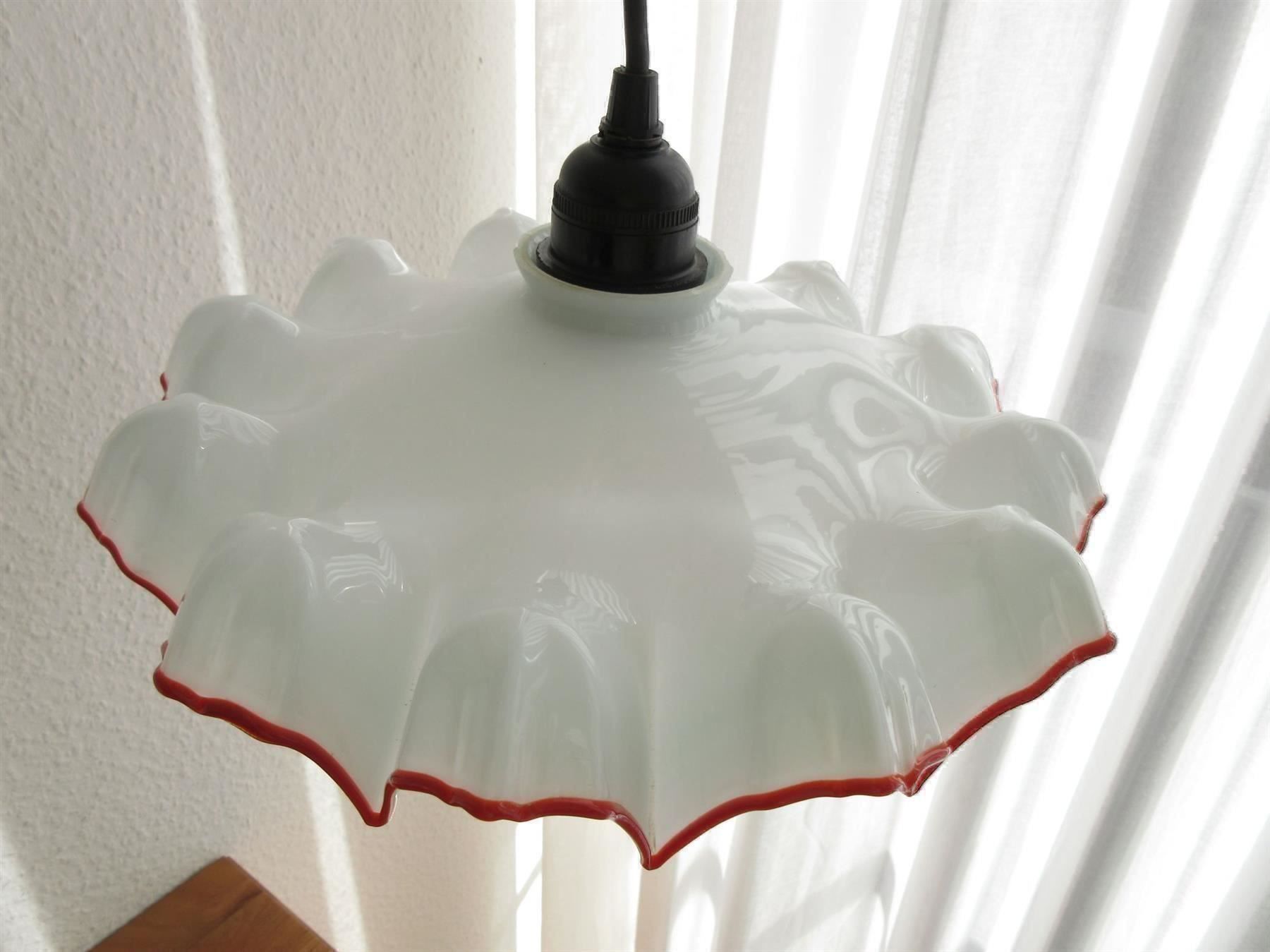 Lampadari & plafoniere: Weisse Hängelampe mit rotem Rand – Usato da Binningen venduto da Oldfashion 1