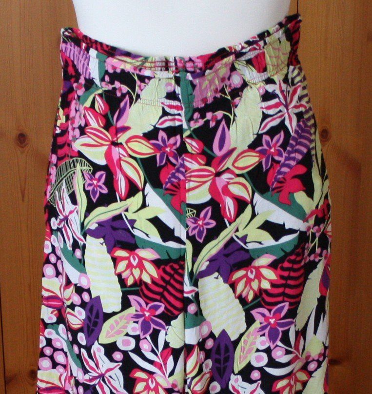 Pantaloni: Hose ESMARA bunt Gr. 42 NEU – Usato da Flüelen venduto da Diversicum-Curvy 1