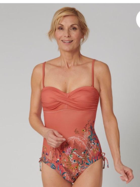 Maillots de bain & Bikinis: Badeanzug Triumph Gr.46 – D'occasion à Schliern b.Köniz par Nikk0tin