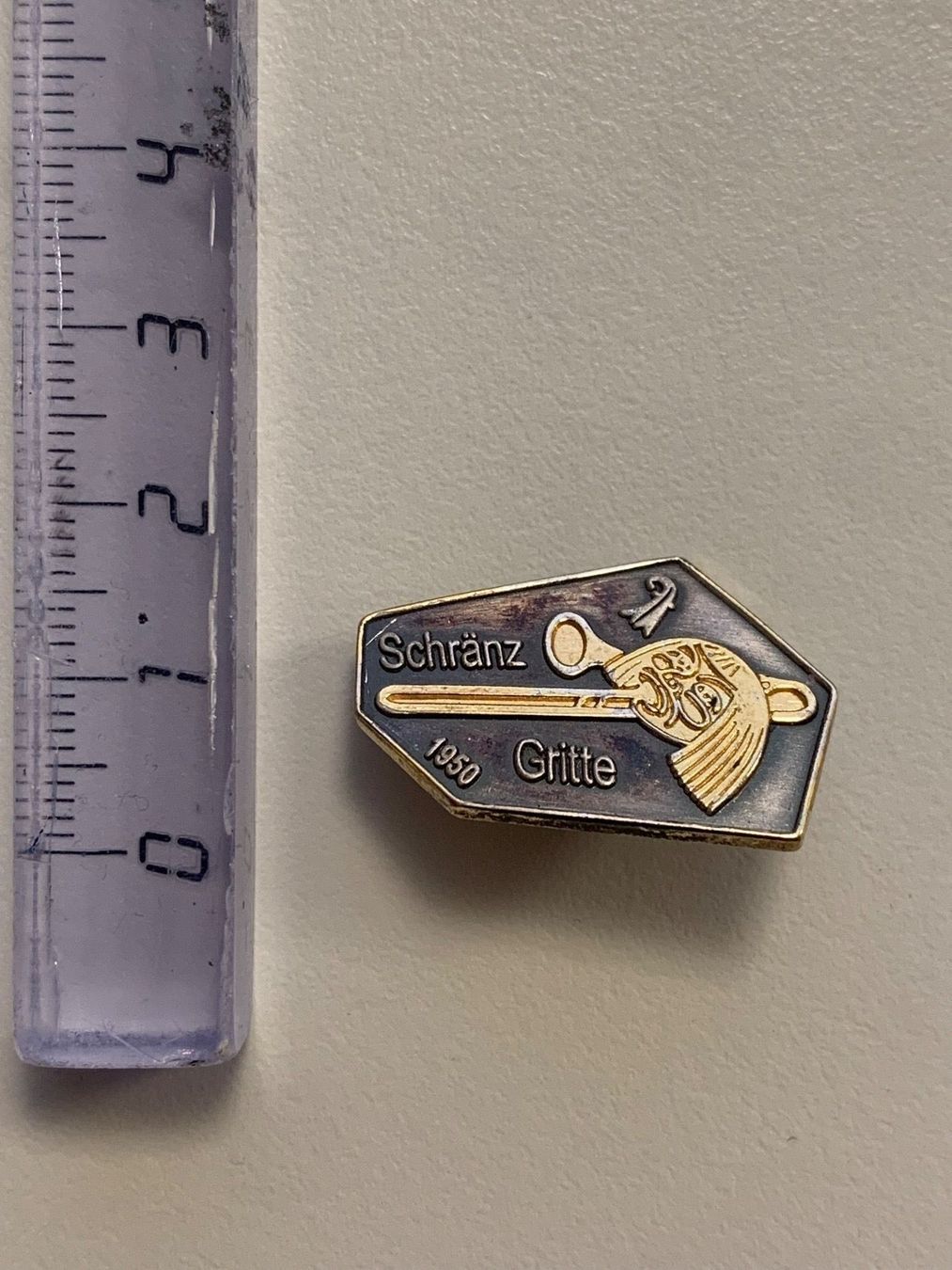 Plaquettes & Badges: Bijou Anstecker SCHRÄNZGRITTE – D'occasion à Basel par fasnachtsoutlet1965