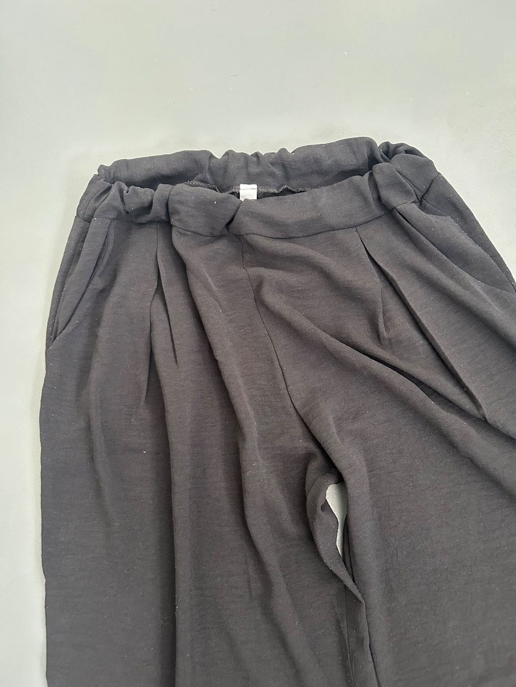 Pantaloni: Luftige Sommerhose in schwarz – Usato da Winterthur venduto da neelom 2