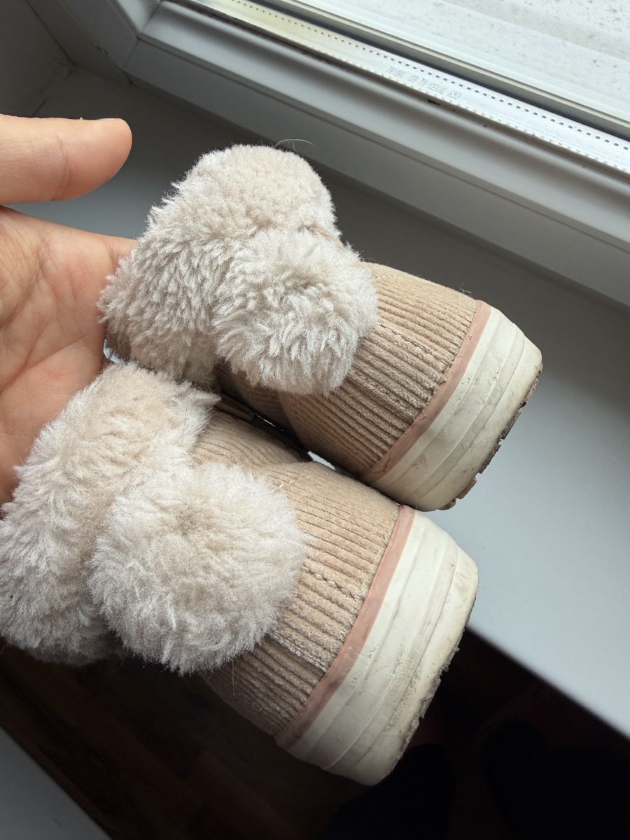 Next Schuhe für Mädchen: High-Top-Sneaker mit Fellfutter, beige, Größe 24 – Gebraucht aus Pieterlen von rafaela_bento 2