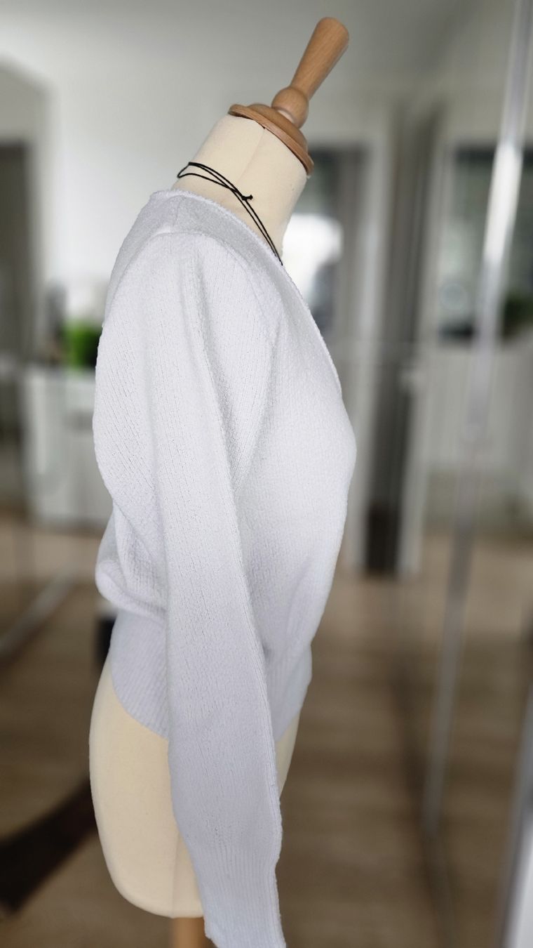 Zara Pulls & Sweat-shirts: 👕 Pull col V toux doux – D'occasion à Cheyres par Karine-Schweiz 1