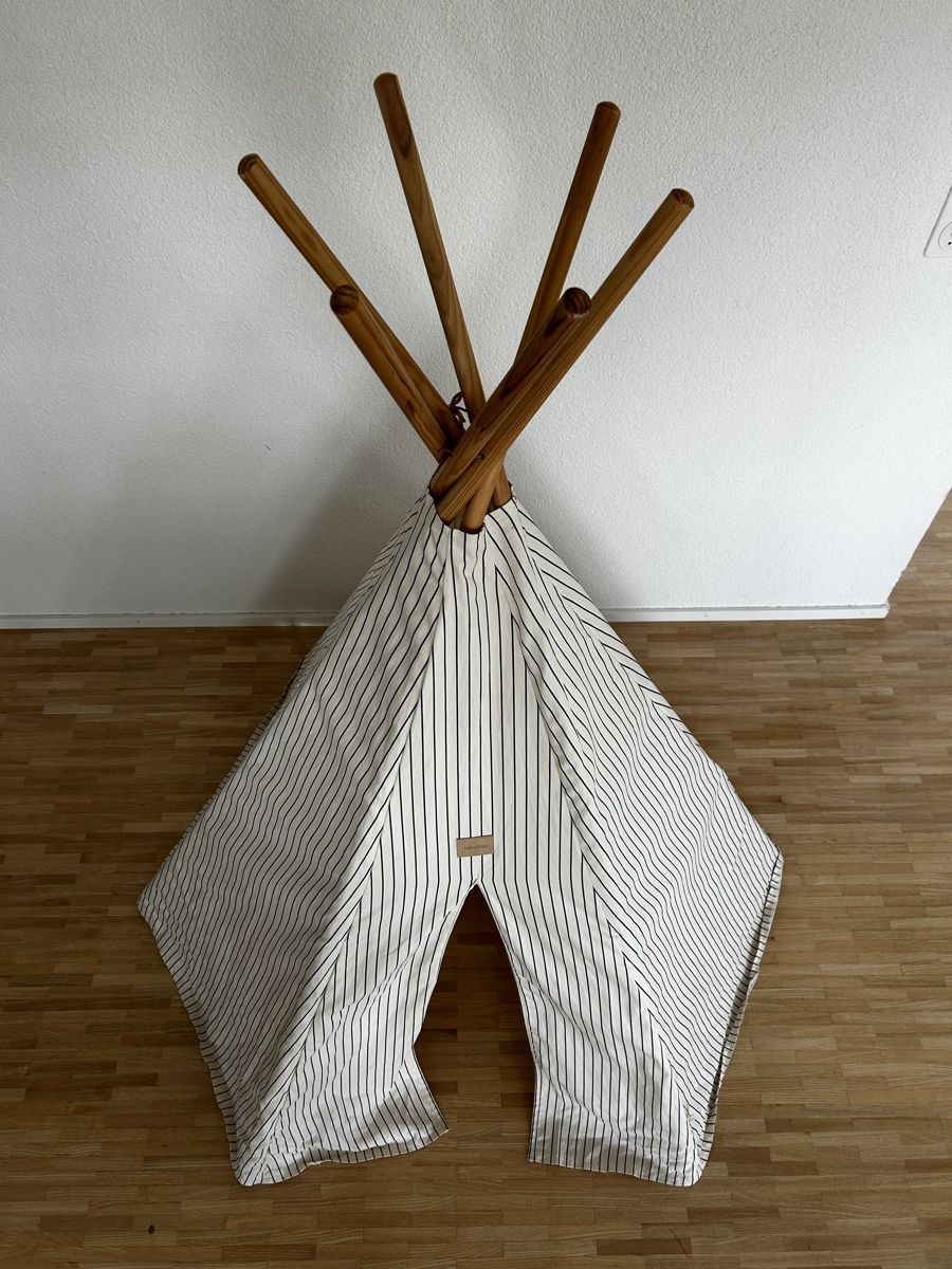Nobodinoz Sonstige Kinderbetten & -möbel: Nobodinoz Tipi Zelt mit Teppich  – Gebraucht aus St. Gallen von Kiwi023 1