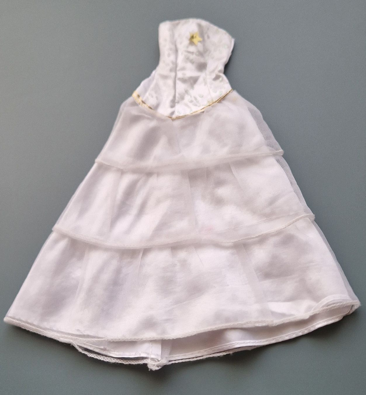 Bambole: Robe pour Barbie – Usato da Couvet venduto da Pioune