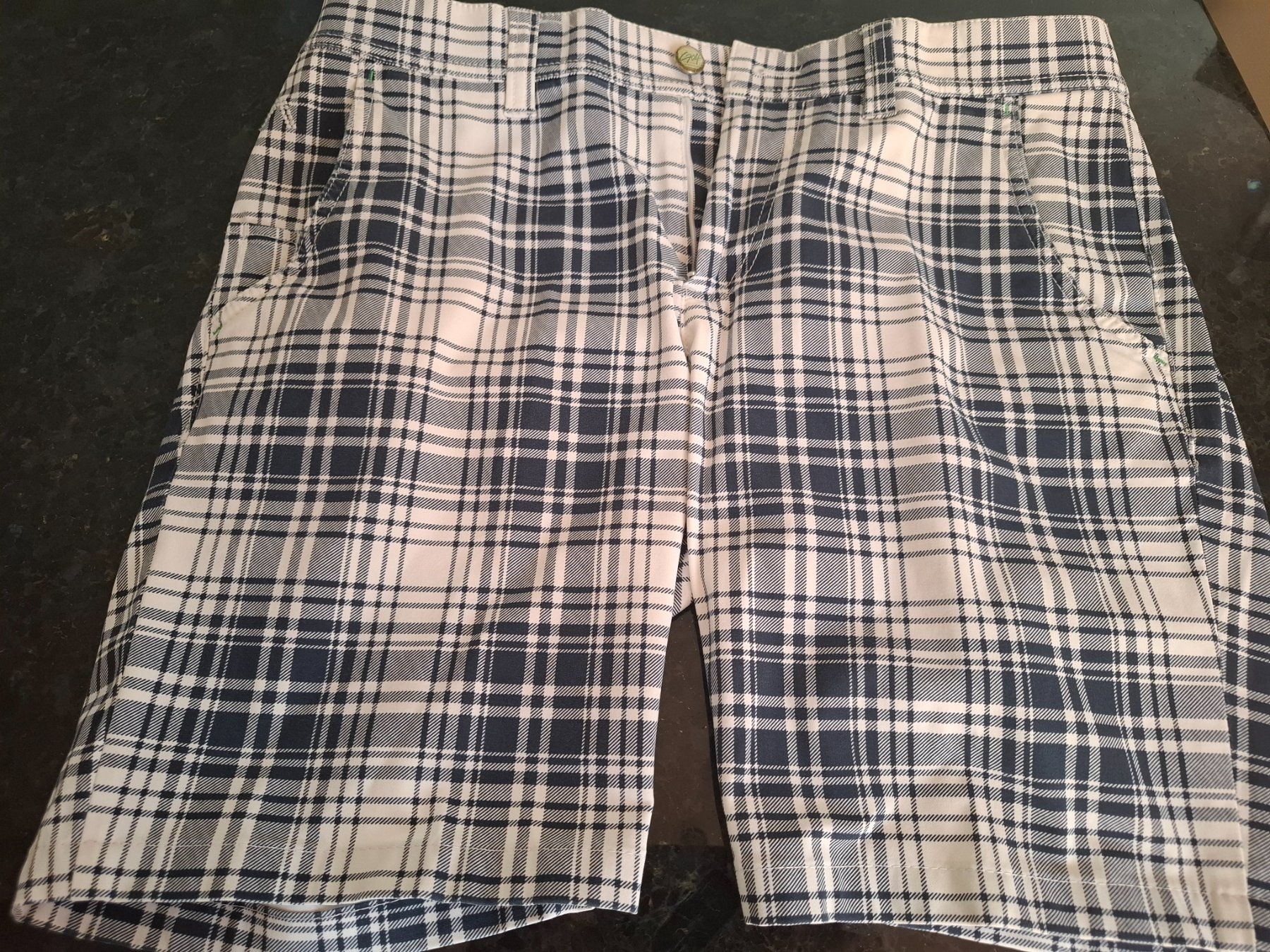 Pantaloni: Alberto Golfshorts 46 – Usato da Freienstein venduto da Flyfish3 1