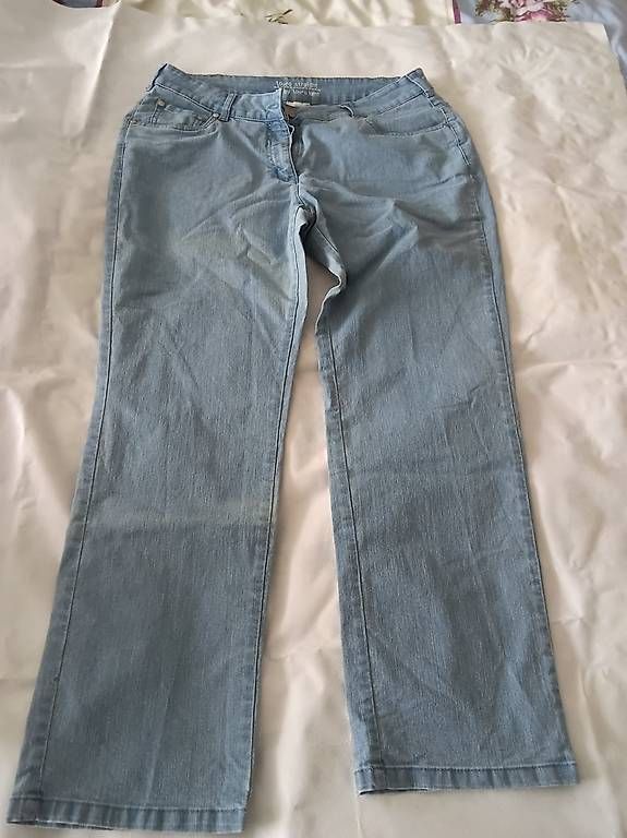 Jeans: Jeans bleu clair – Neuf avec emballage d'origine à Yverdon par Nany6
