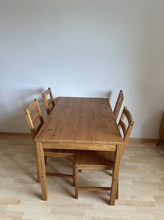 Set di tavolo e panche: Rustikales Set Tisch und Stühle – Usato da Strengelbach venduto da nathhasl 1