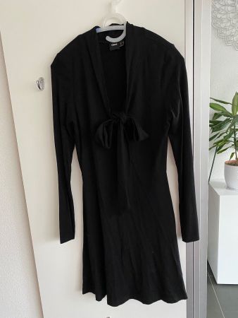 Asos Kleid mit Schluppe Schwarz Gr. 38