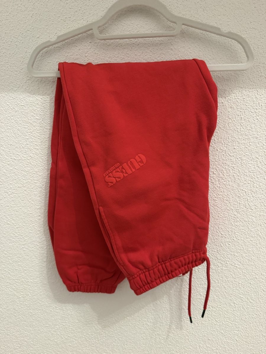 Guess Pantalons: Guess Trainerhose – D'occasion à Eschenbach LU par Tatzi1 1