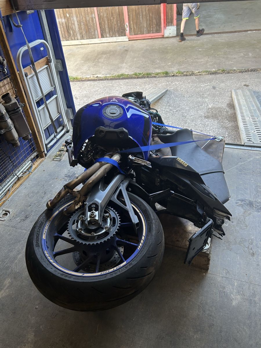 Yamaha Strada: Yamaha MT-09 Restteile/Schlachter – Difettoso da Tuggen venduto da braendli93 1