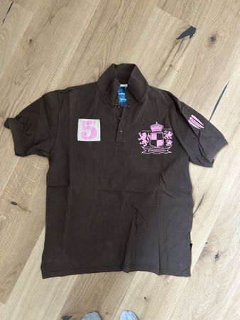 Braunes Poloshirt