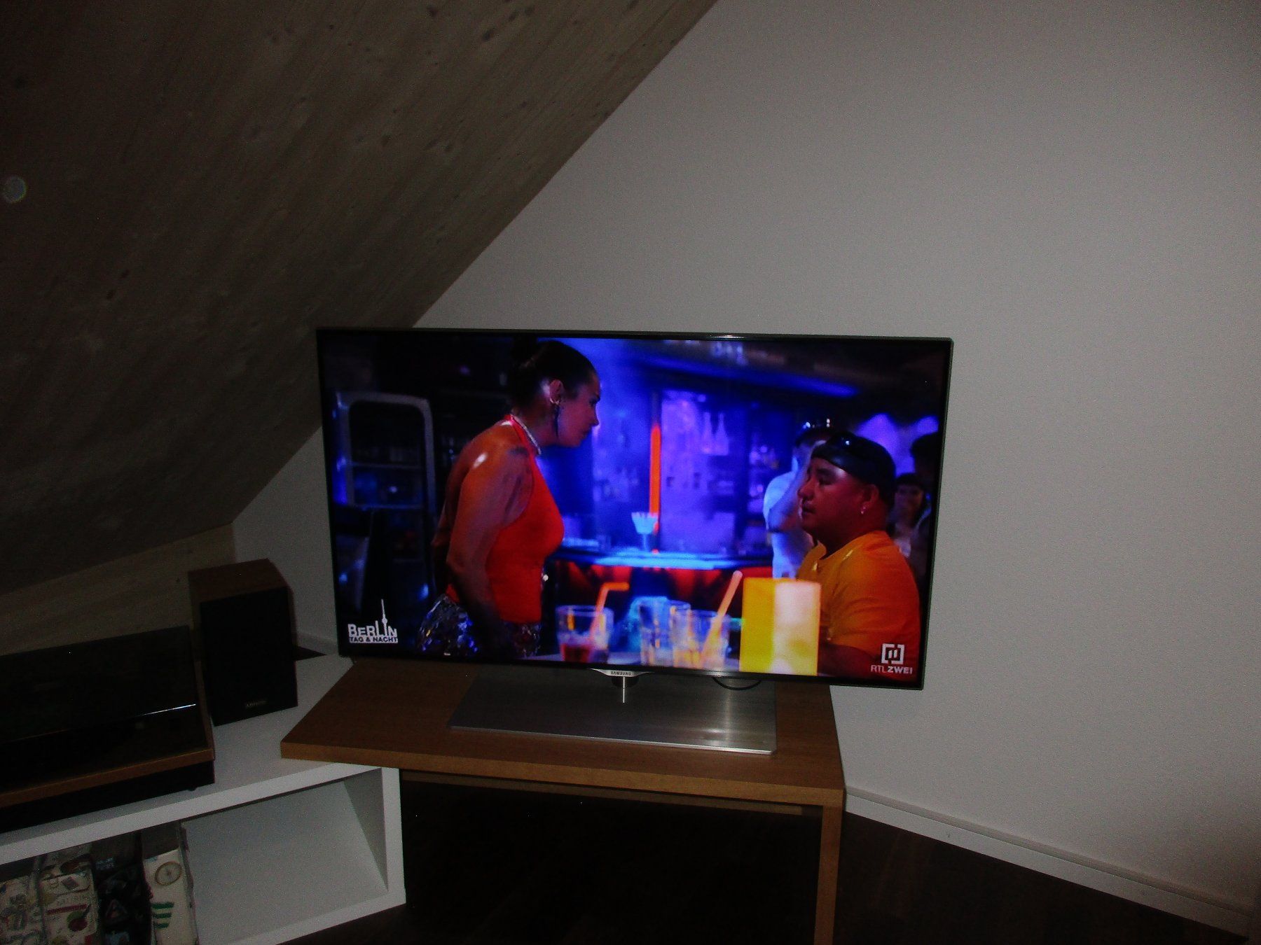 Samsung Televisori: Samsung TV mit TV-Möbel – Usato da Niederwil AG venduto da Cembalo 2