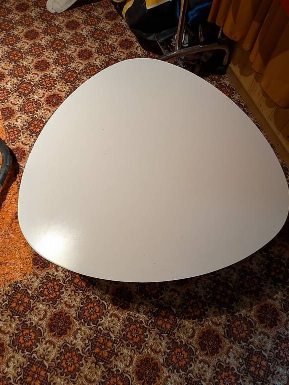 Tables: Kleiner Tisch weiss – D'occasion à Windlach par Tangler89 1