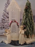 KIRCHE MIT BELEUCHTUNG / WINTERBAUM & 2 PORZELLAN- ENGELI