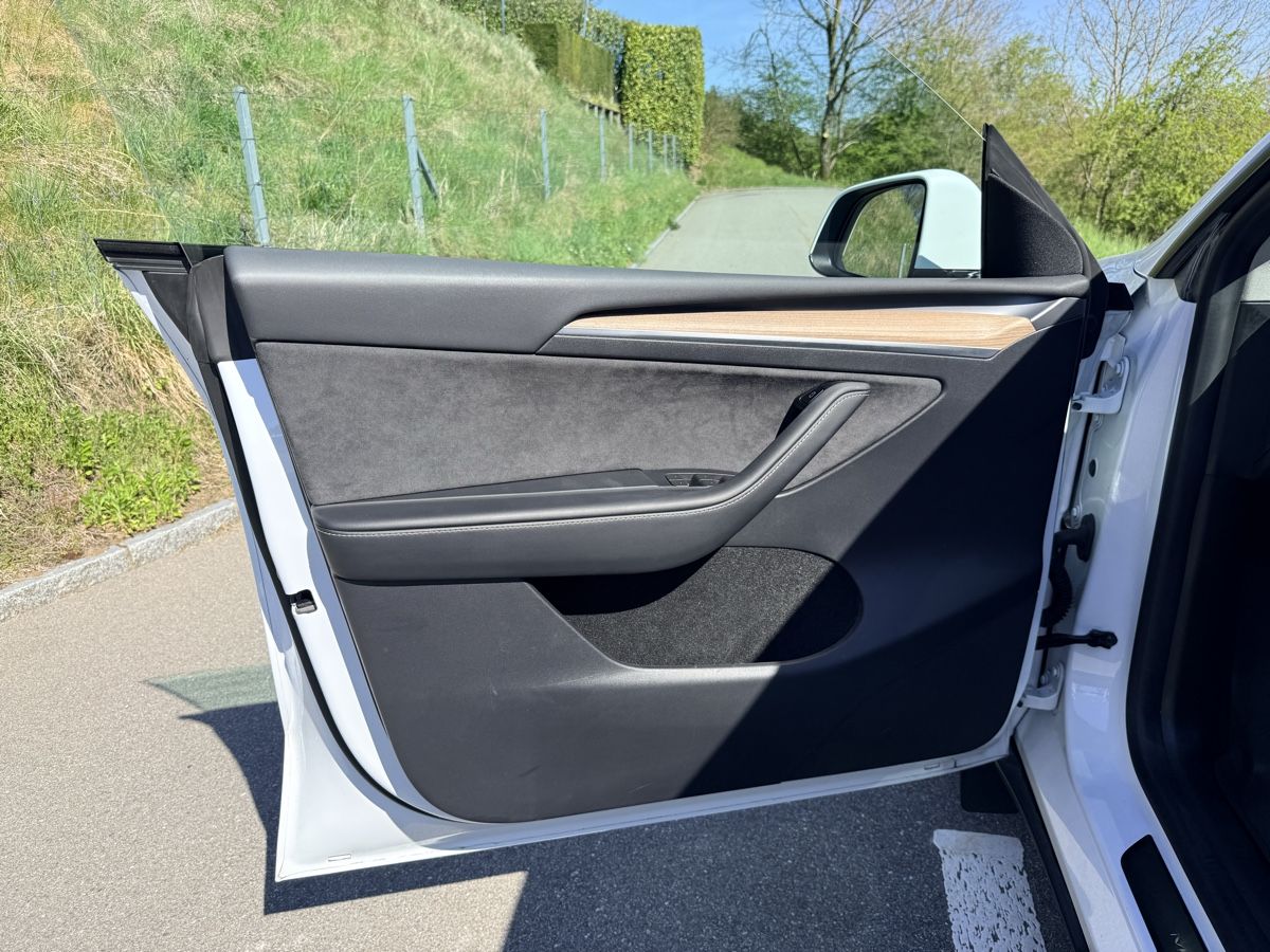 Tesla Automobili: Tesla Model Y long range AWD – Usato da Oftringen venduto da kar_y2tf 7