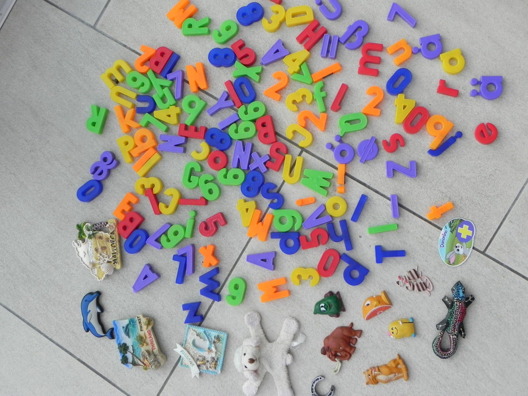 Giochi: Magnetbuchstaben und Zahlen Set Magnete gemischt – Usato da Stallikon venduto da pcerny16 5