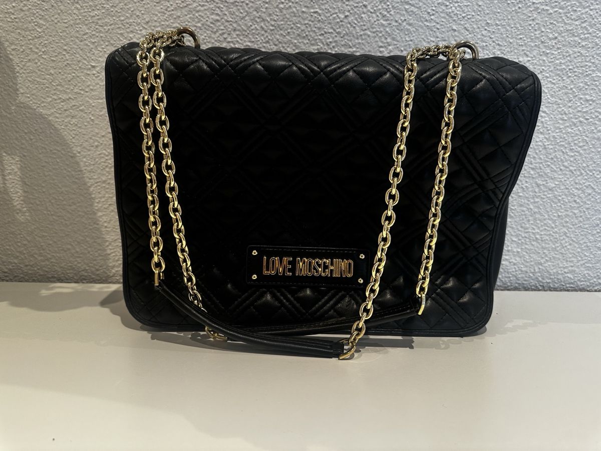 Moschino Sacs femmes: Love Moschino Handtasche – D'occasion à Langnau am Albis par Vanessa91_LA