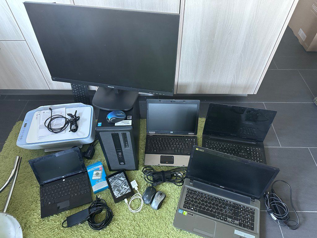 PCs: Konvolut Computer Laptops 27" Bildschirm Drucker usw. – Gebraucht aus Brunnen von 23068