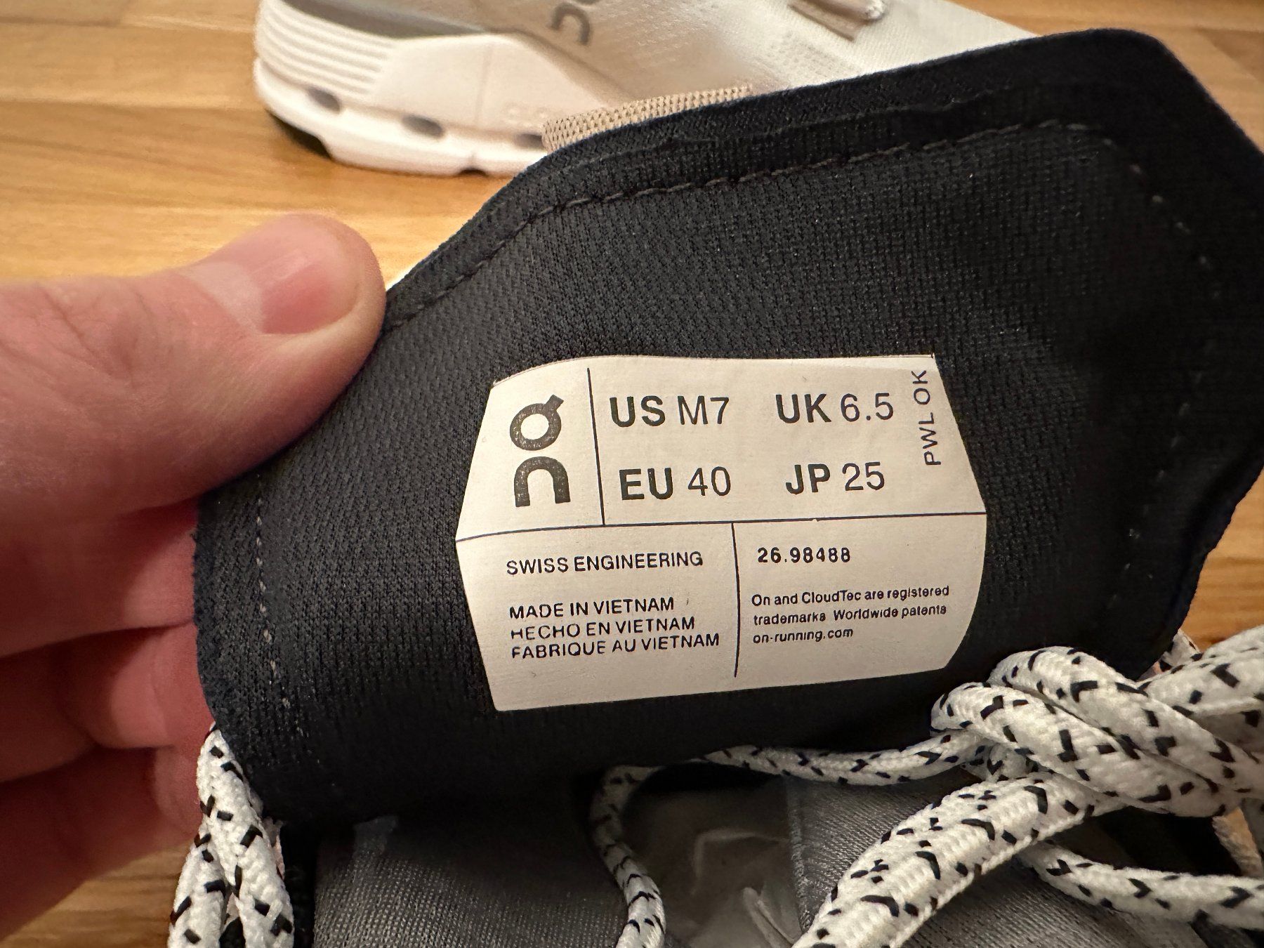 On Scarpe da uomo: On Cloud Schuhe Grösse 40 – Nuovo (secondo la descrizione) da Alpnach-Dorf venduto da Skai0 4