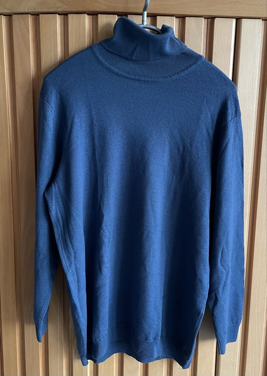 Pullover & Sweatshirts: Pull à col roulé bleu - Made in Italy, 100% laine – Gebraucht aus Onnens VD von Slyce