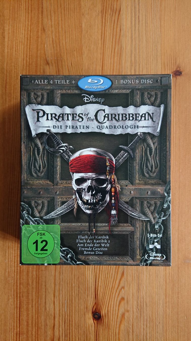 Tutti i DVDs: FLUCH DER KARIBIK 1 bis 4 auf Blu-Ray – Usato da Wilderswil venduto da Exebub