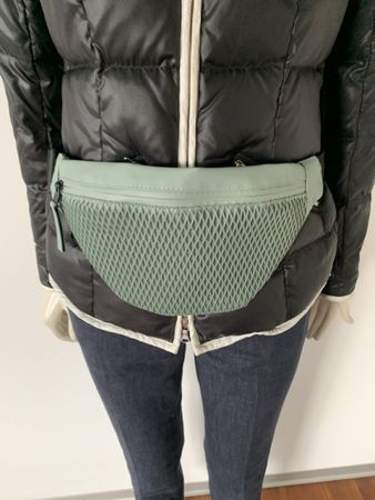 RAINS: Trendige Bauchtasche in Mintgrün - Top Zustand!