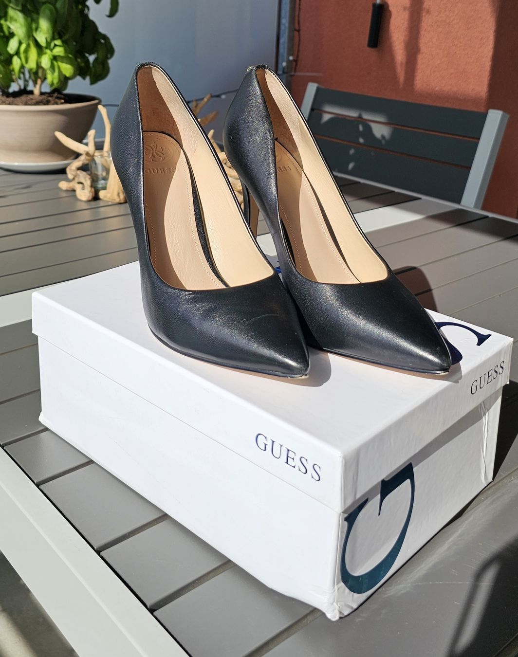 Guess Chaussures femmes: Guess Pumps - Grösse 38 - schwarz – D'occasion à Kollbrunn par Antikmann 1