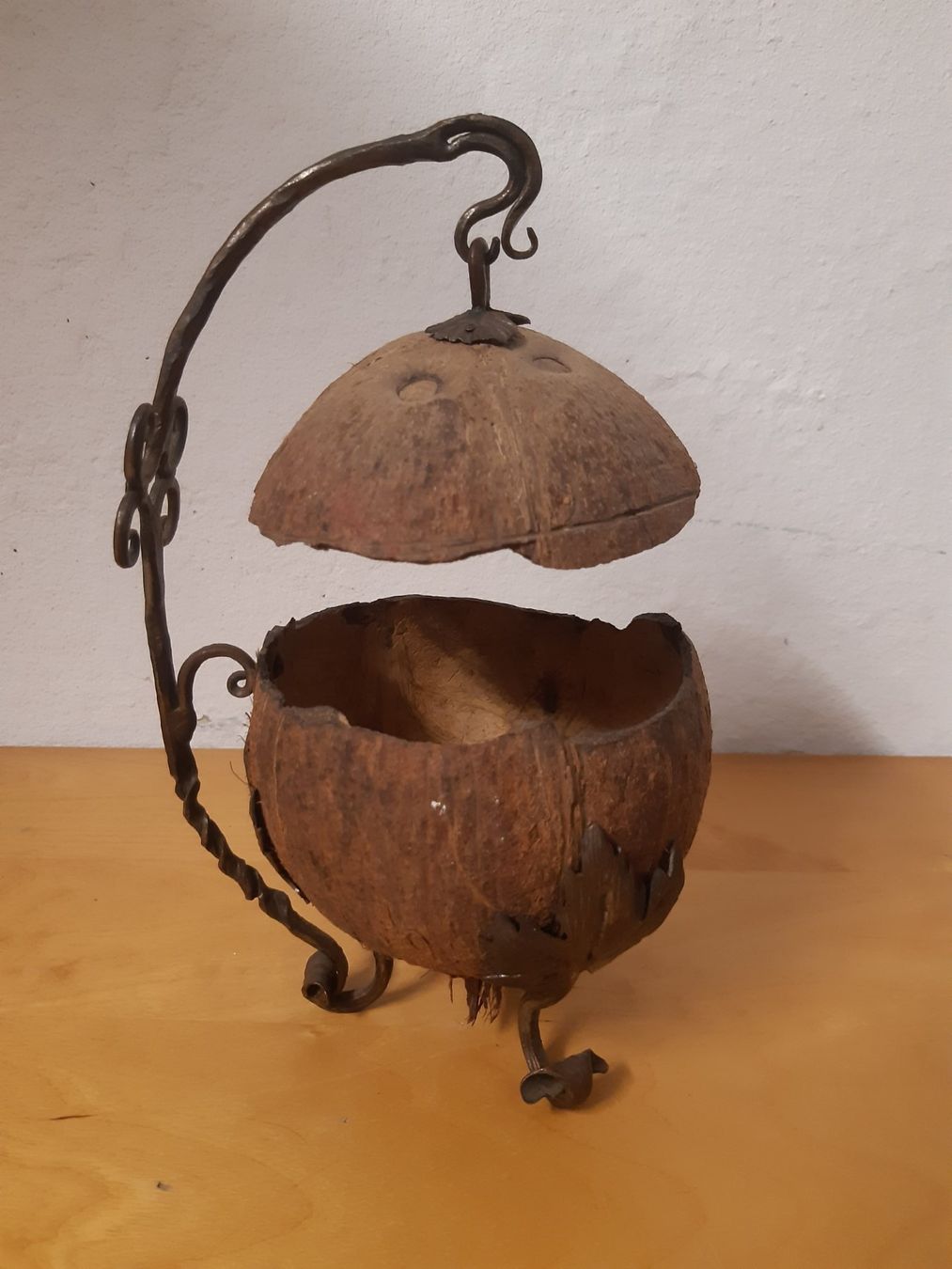 Statuette: Little coconut and iron object – Usato da Verscio venduto da giamma1985 2