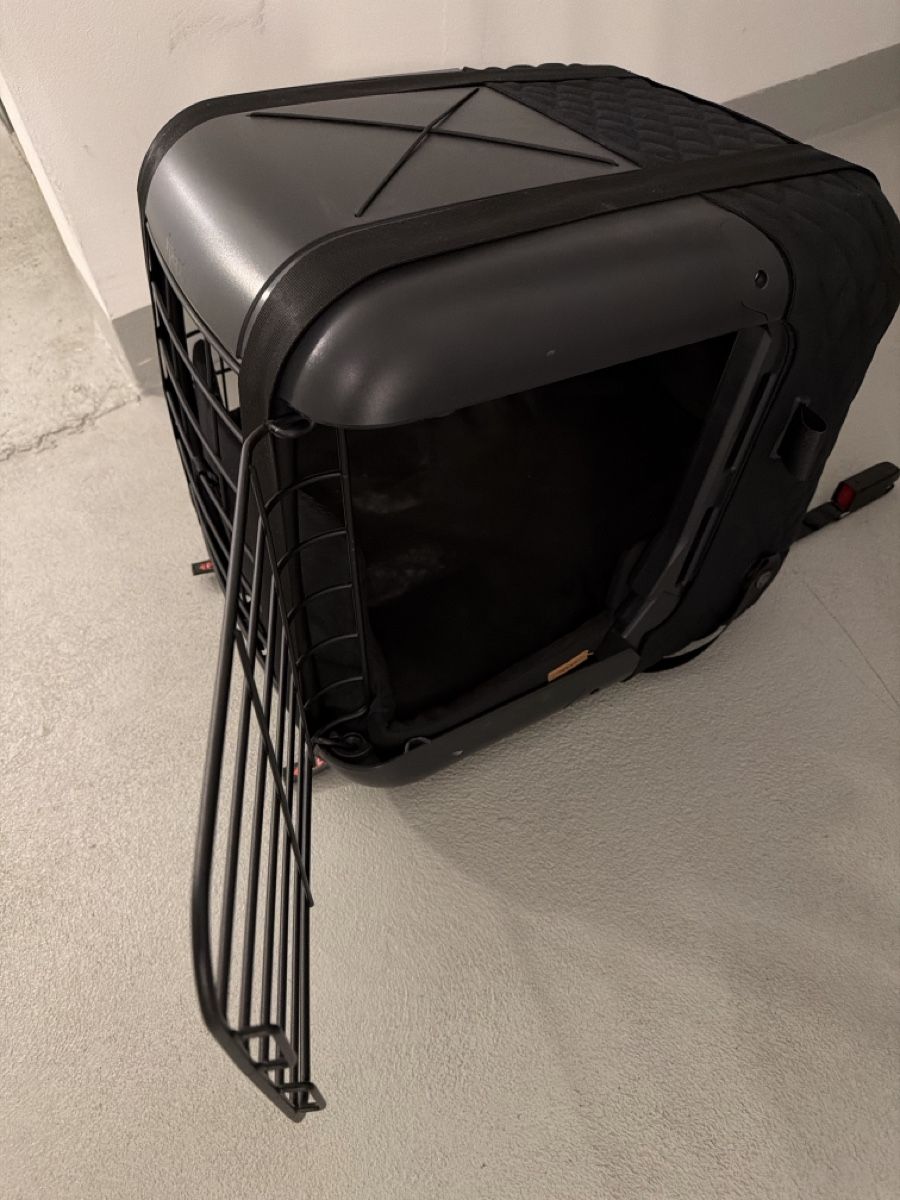 Käfige, Transport & Sicherheit: Hundebox schwarz mit Isofix Halterung – Gebraucht aus Egolzwil von Jrg2005privat 3